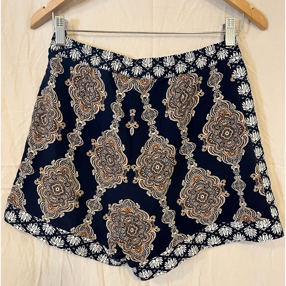 H&M conscious collection women’s shorts. Size 6. - Picture 3 of 3